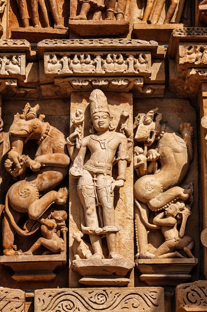 Sculpturen op khajuraho tempels