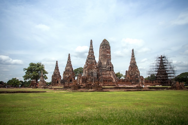 Sculptuur landschap van de oude oude pagode is beroemde bezienswaardigheid oude geschiedenis boeddhistische tempel