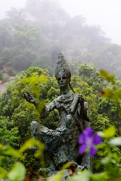 Sculptuur van abt Oliba in Montserrat