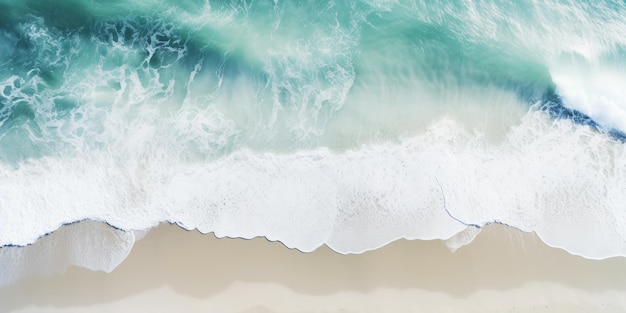 海の風景を空から眺める 晴れた日の海の波 ビーチの砂のコンセプト トップビュー ドローン ジェネレーティブAI