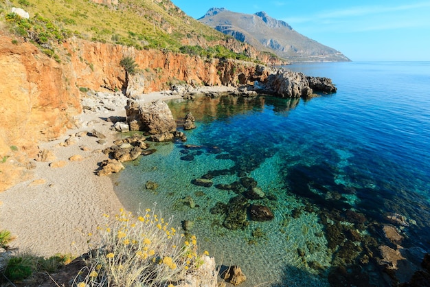 Baia del mare nel parco dello zingaro sicilia italia