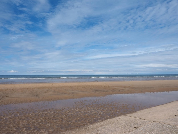 海のビーチの海岸