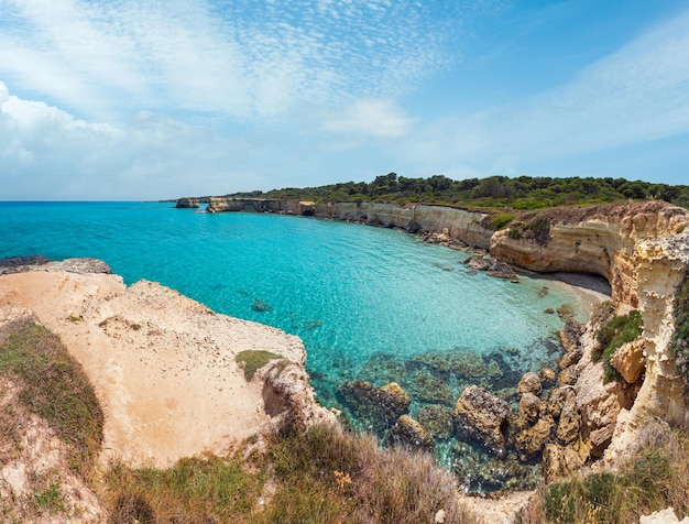 海のビーチSpiaggiadellaPunticeddhaSalentoイタリア