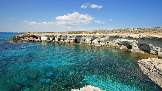 Photo sea caves cape greko cyprus