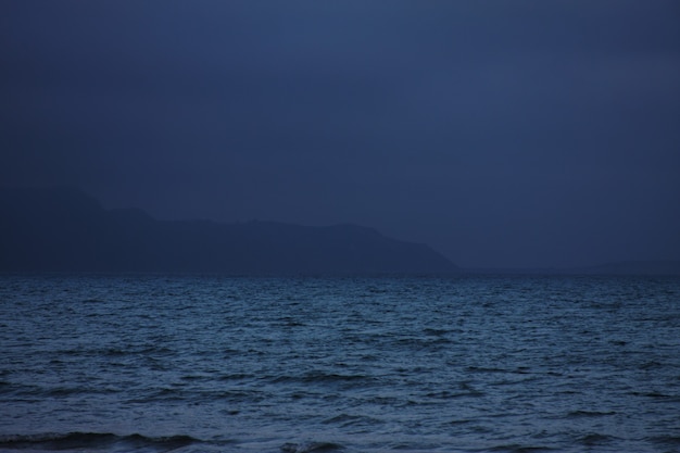 海、夕方、夏の時間。