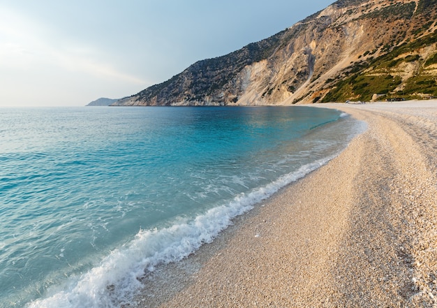 海の夕景 ミルトス ビーチ、ギリシャ、ケファロニア島、イオニア海。