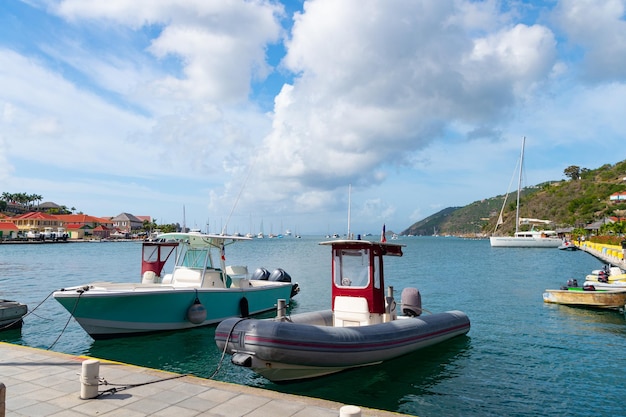 Photo sea harbor with boat sea harbor with boat outdoor sea harbor with boat docked