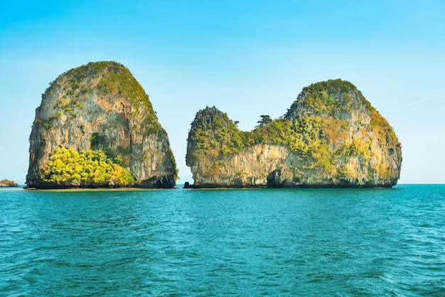 Photo sea landscape with green islands