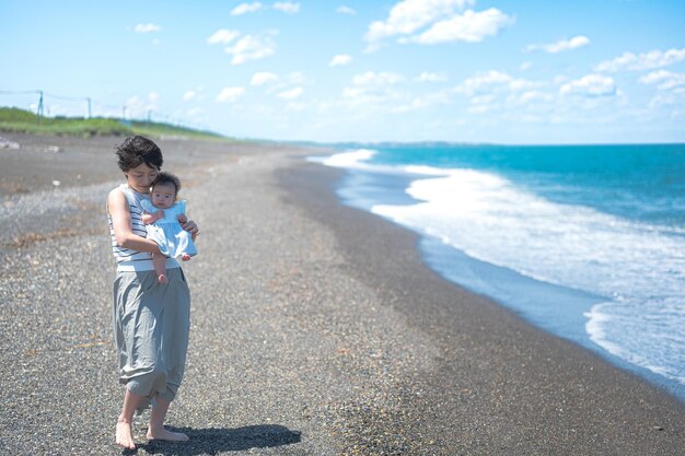 Море и родитель и ребенок