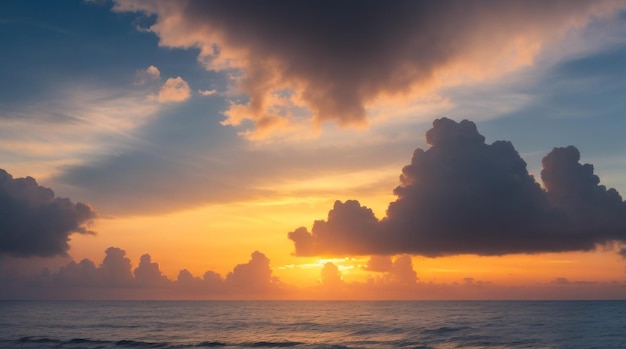 海のセレナーデ 雲のある海の夕日 ソフトフォーカス ファンタジー