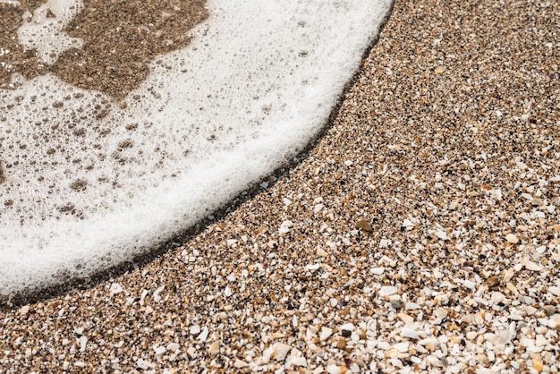 Mare e sabbia in estate sulla spiaggia