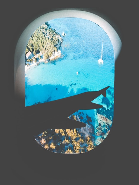 Foto il mare visto dalla finestra di un aereo