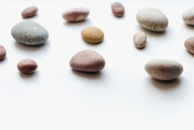 Photo sea stones on a white background smooth stones sea stones