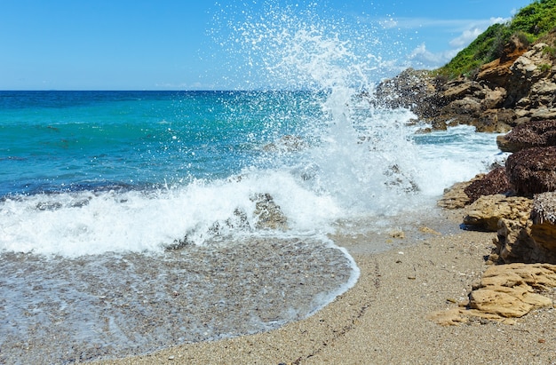 ギリシャのビーチ、レフカダ島、イオニア海からの海の夏の景色。