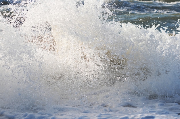 Photo sea surf great wave break on coastline