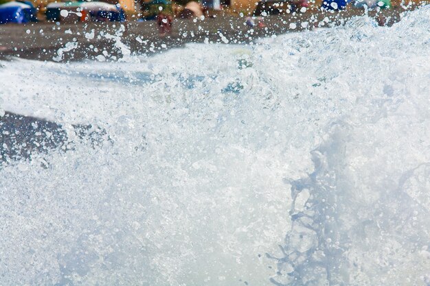 Sea surf wave close-up pauze aan de kust