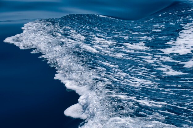 Фото Поверхность моря, прилив волн. вода в шипящую пену. обои для рабочего стола. мозамбикский канал, аф
