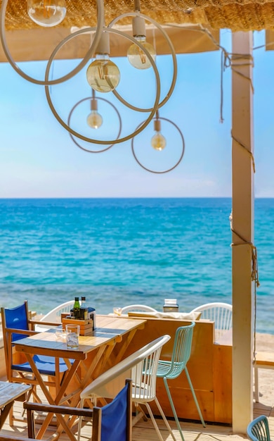 Vista mare dal caffè estivo sulla spiaggia?