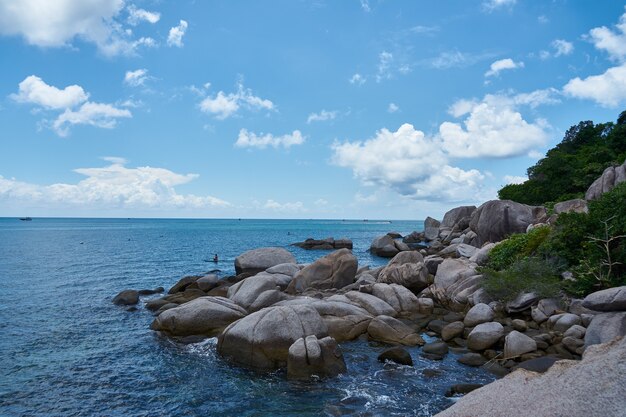 暑い日の海の景色。タオ島。タイ。