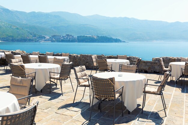 Terrazza vista mare dell'hotel di lusso del montenegro