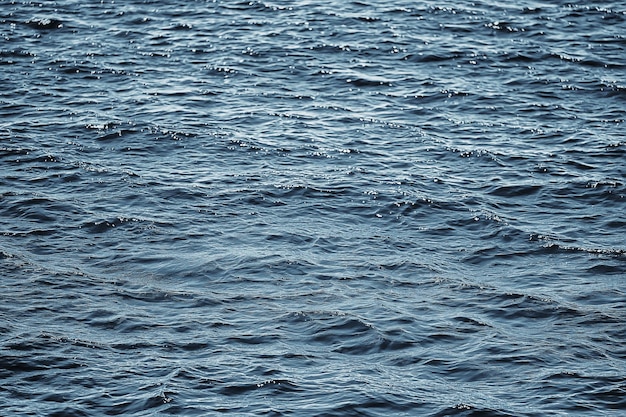 Foto onde di sfondo astratto dell'acqua di mare / sfondo blu, natura acqua dell'oceano bagnata con increspature