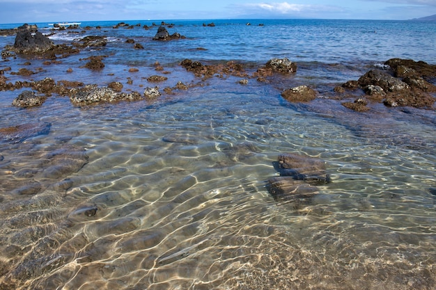 波状の水の詳細背景海の波パターンの海水