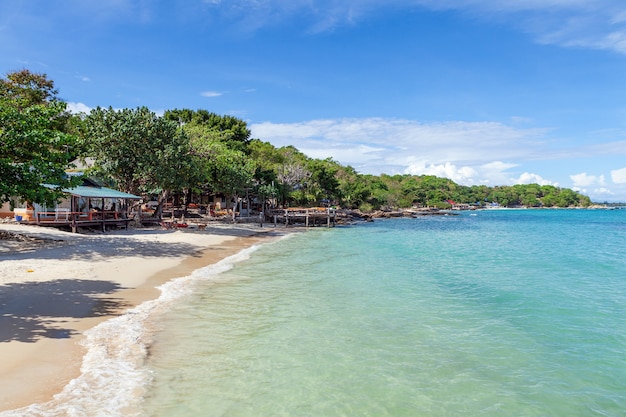 코 사멧, 카오 렘 야 국립 공원, 라용, Thail에 바다 파도 거품과 하얀 모래 해변