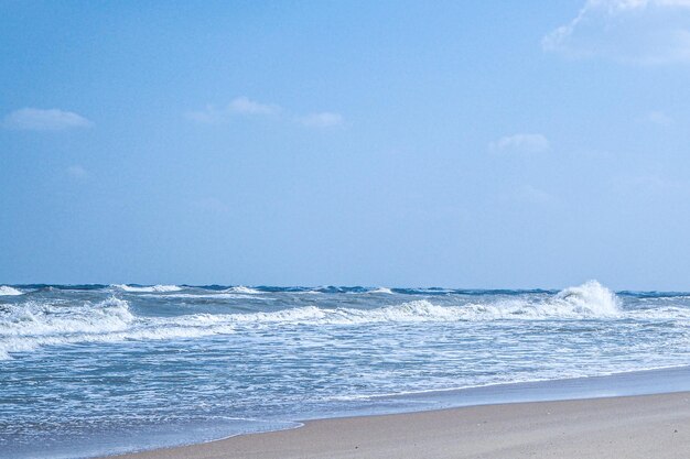 Sea wave prachtig tropisch strand en zee in zonnige dag Strand zee