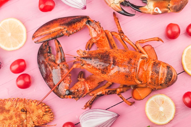 해산물 저녁 식사, 신선한 랍스터, 게, 홍합, 굴을 배경으로 한 해산물 저녁 식사