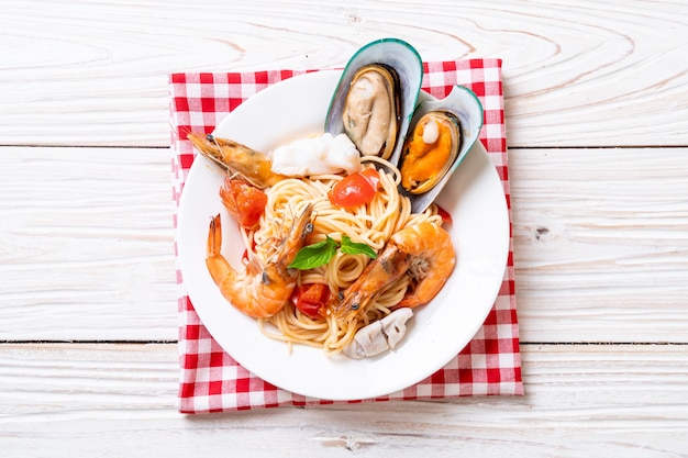 Seafood pasta Spaghetti with Clams, Prawns, Squis, Mussel and Tomatoes