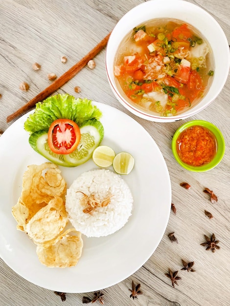 Photo seafood soup gurami fish with rice