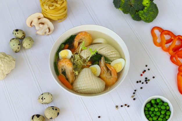 Фото Суп из морепродуктов с креветками и вареными яйцами
