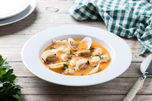 Photo seafood soup on wooden table