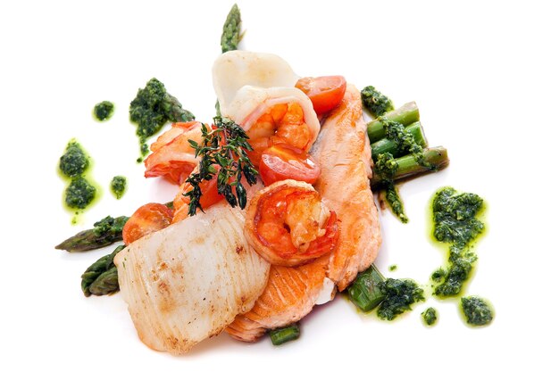 Seafood with asparagus and pesto sauce