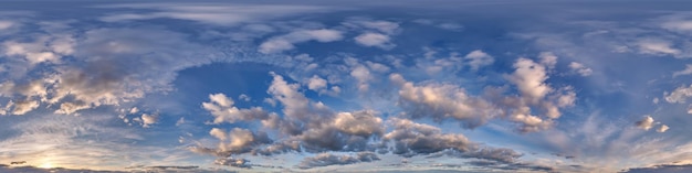 シームレス・クラウド・ブルー・エバーニング・スカイ (HDRI パノラマ 360° アングル)