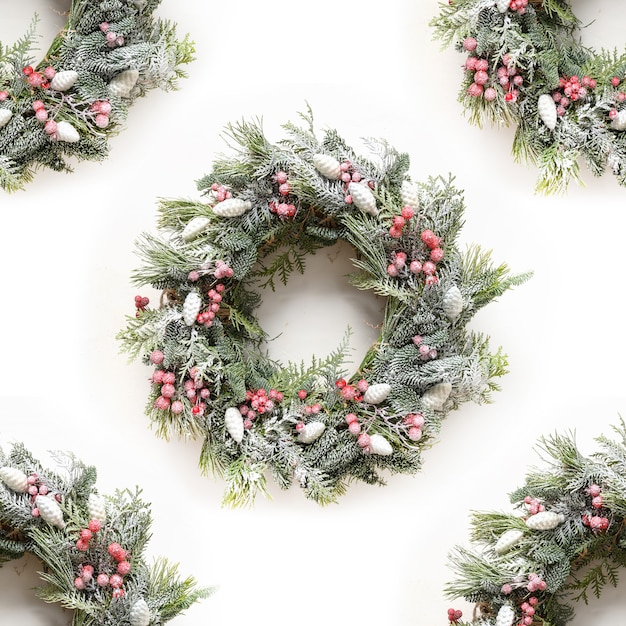 Seamless pattern of snowy Christmas wreath. Merry christmas greeting card.