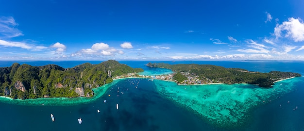 海の空撮とピピ島クラビタイ