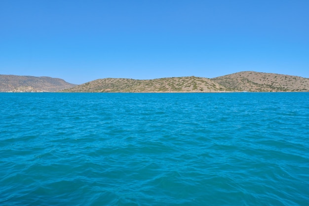 海の景色、地中海の島々の紺碧の海。