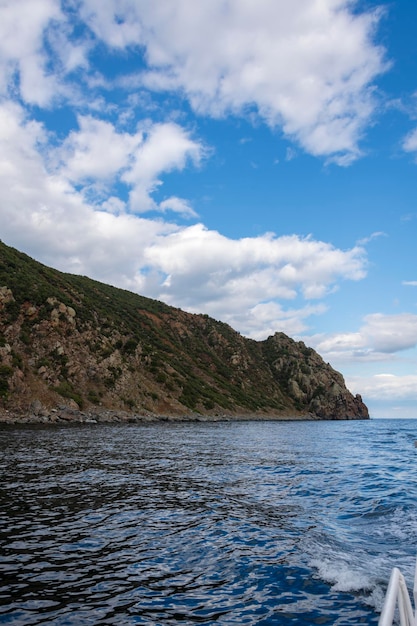 Морской пейзаж Вид на Черноморское побережье полуострова Крым Концепция путешествия