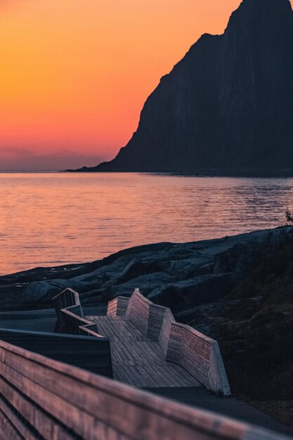 Photo seaside serenity unwinding along the summer shoreline