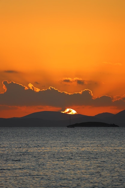 Photo seaside town of turgutreis and spectacular sunsets bodrum turkey