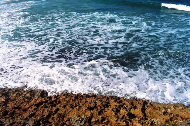 波からの海水の泡