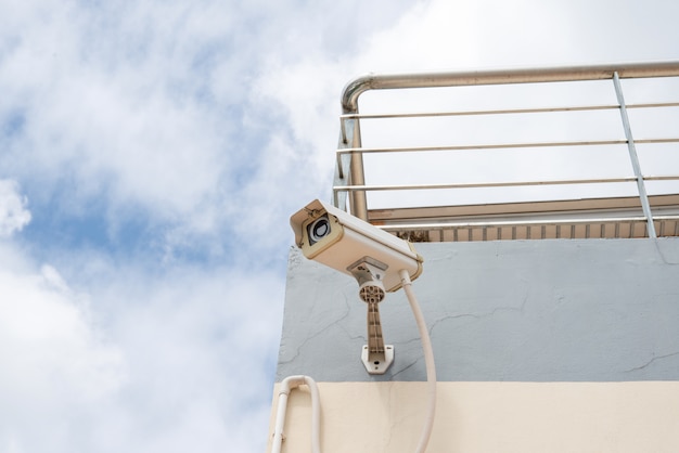 Photo security cctv camera on concrete wall