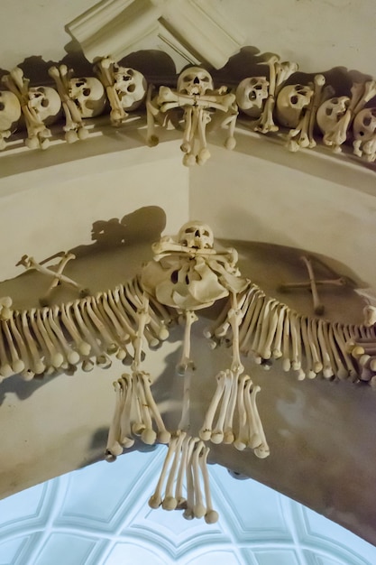 Photo sedlec crypt with a bone storage facility in kutna hora czech republic