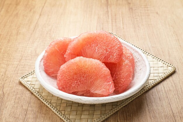 Segment van Red Pomelo citrusvruchten of Jeruk Bali