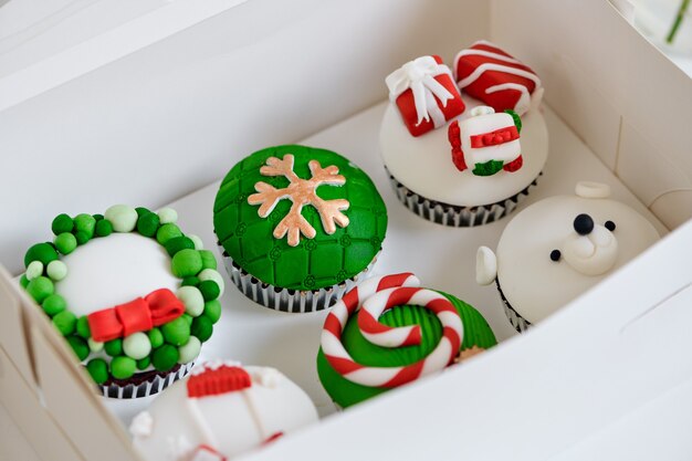 Seizoensgebonden feestelijke kerst mini dessert cupcakes