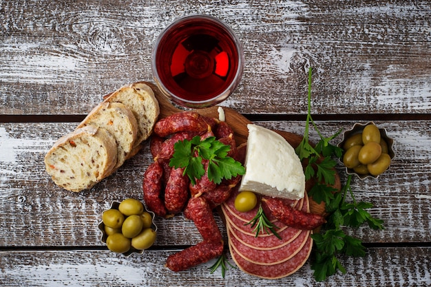 Selectie van Italiaans voorgerecht. Wijn snack set. Selectieve aandacht