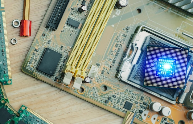 PC 마더보드의 전자 회로 기판에 있는 소켓 칩셋의 선택적 초점 컴퓨터 칩