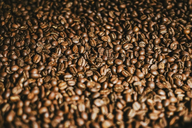 特製コーヒー用の焙煎コーヒー豆の選択的焦点