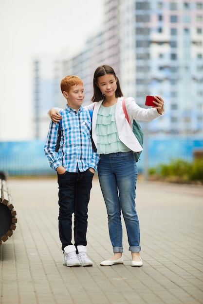 Selfieportret van twee vrienden